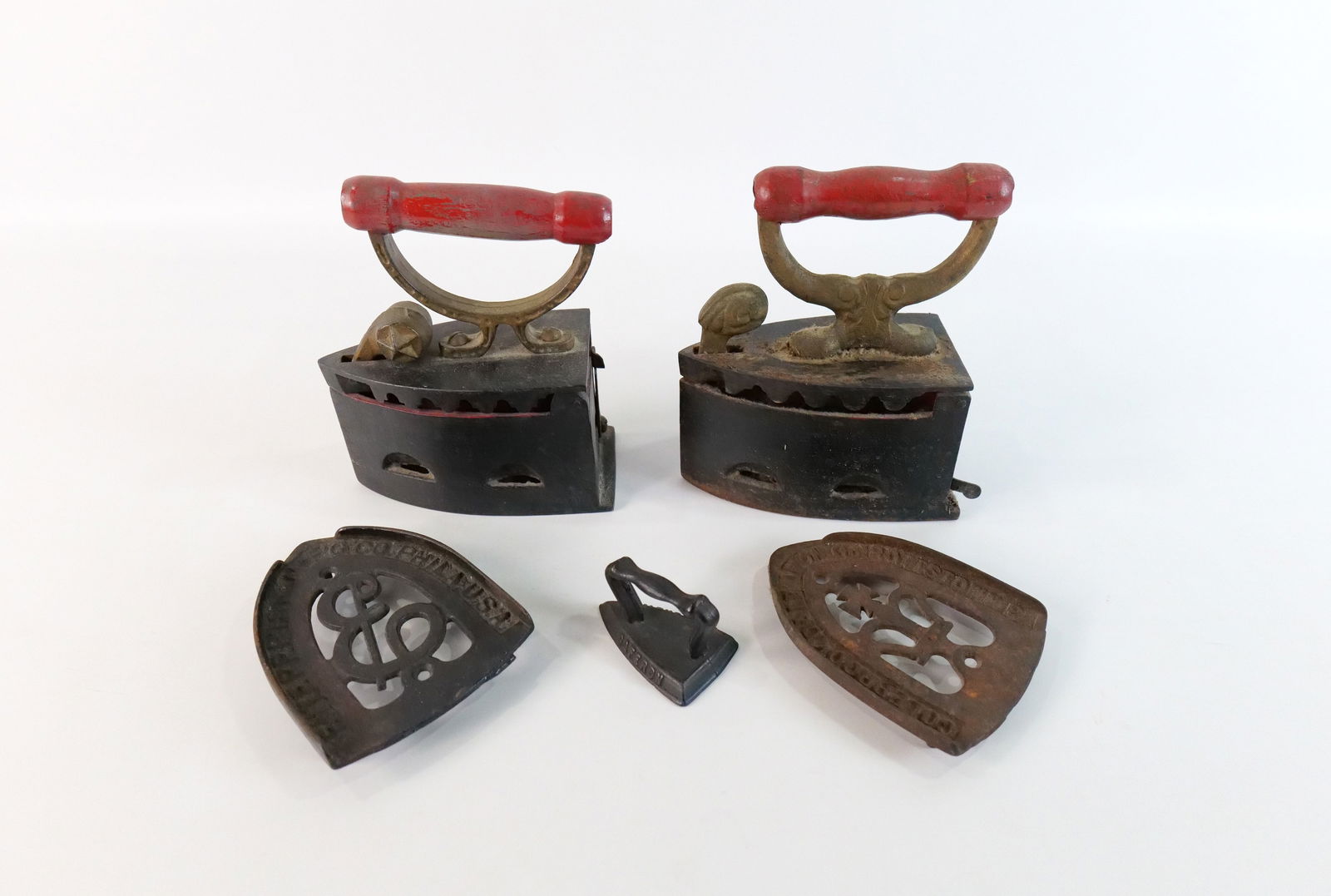 Group Lot of Antique Cast Iron Irons (1 of 17)