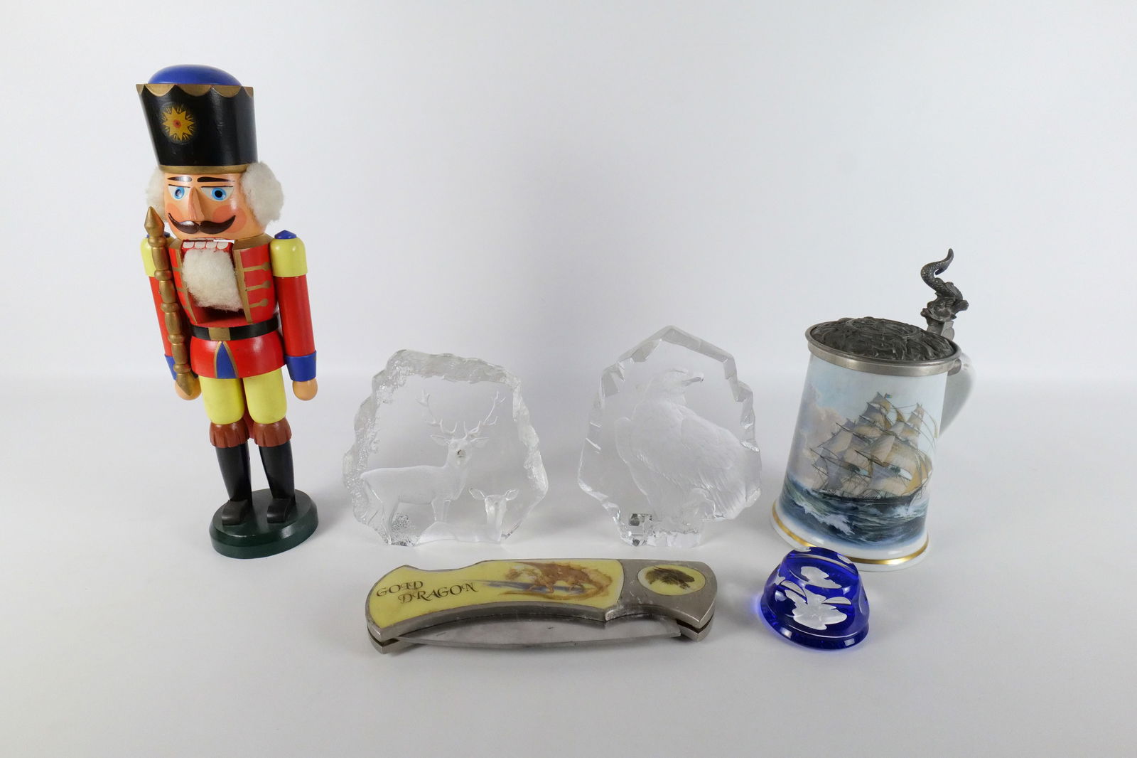Group Lot of Collectibles: Group Lot of Collectibles including Franklin Porcelain Signature Edition Greyhounds of the Sea by Leonard Peane Limoges Tankard/Stein - Depicting a Tall Ship, Franklin Mint Thomas Jefferson Art Glass