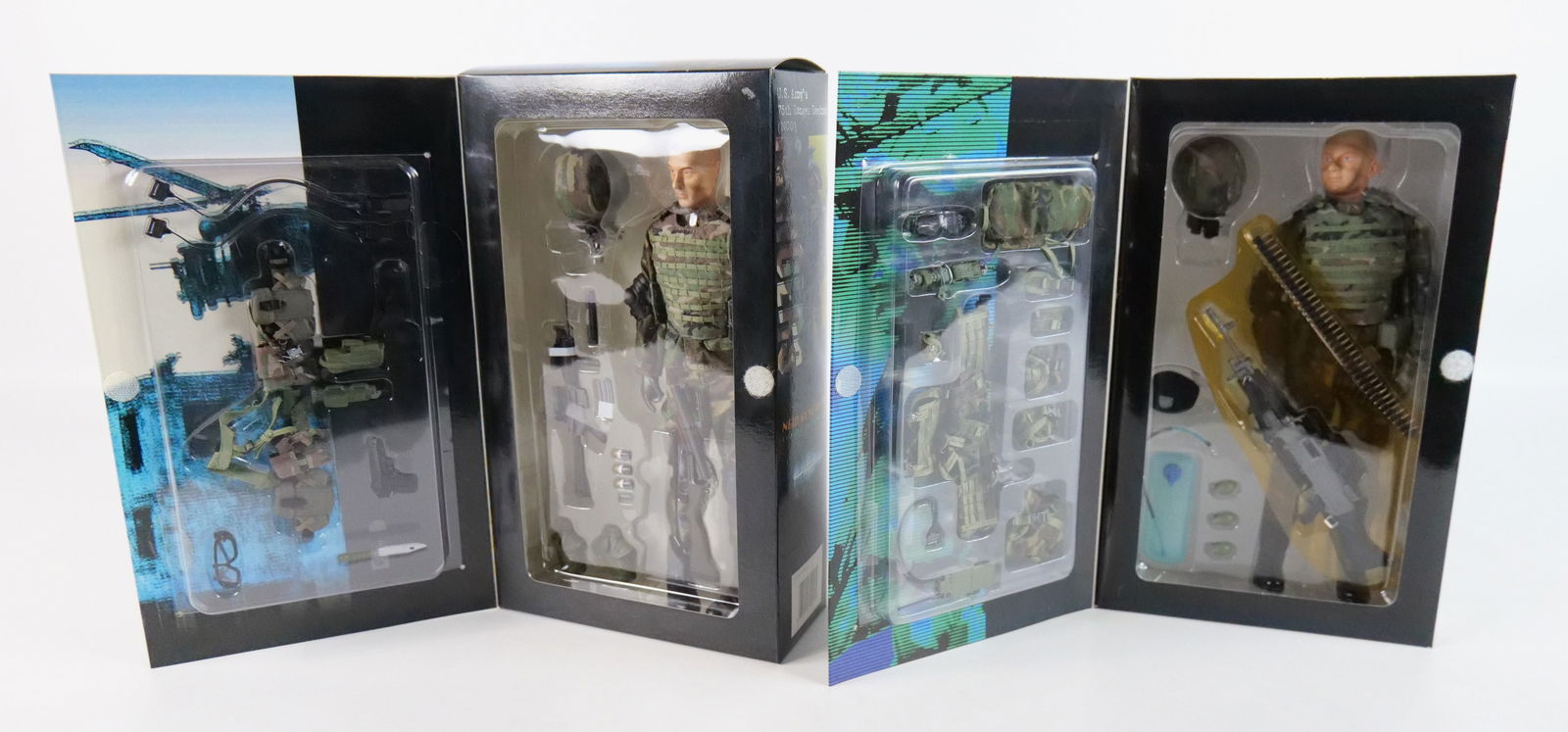 Lot of 2 Dragon Rangers Lead the Way Action Figures (1 of 19)