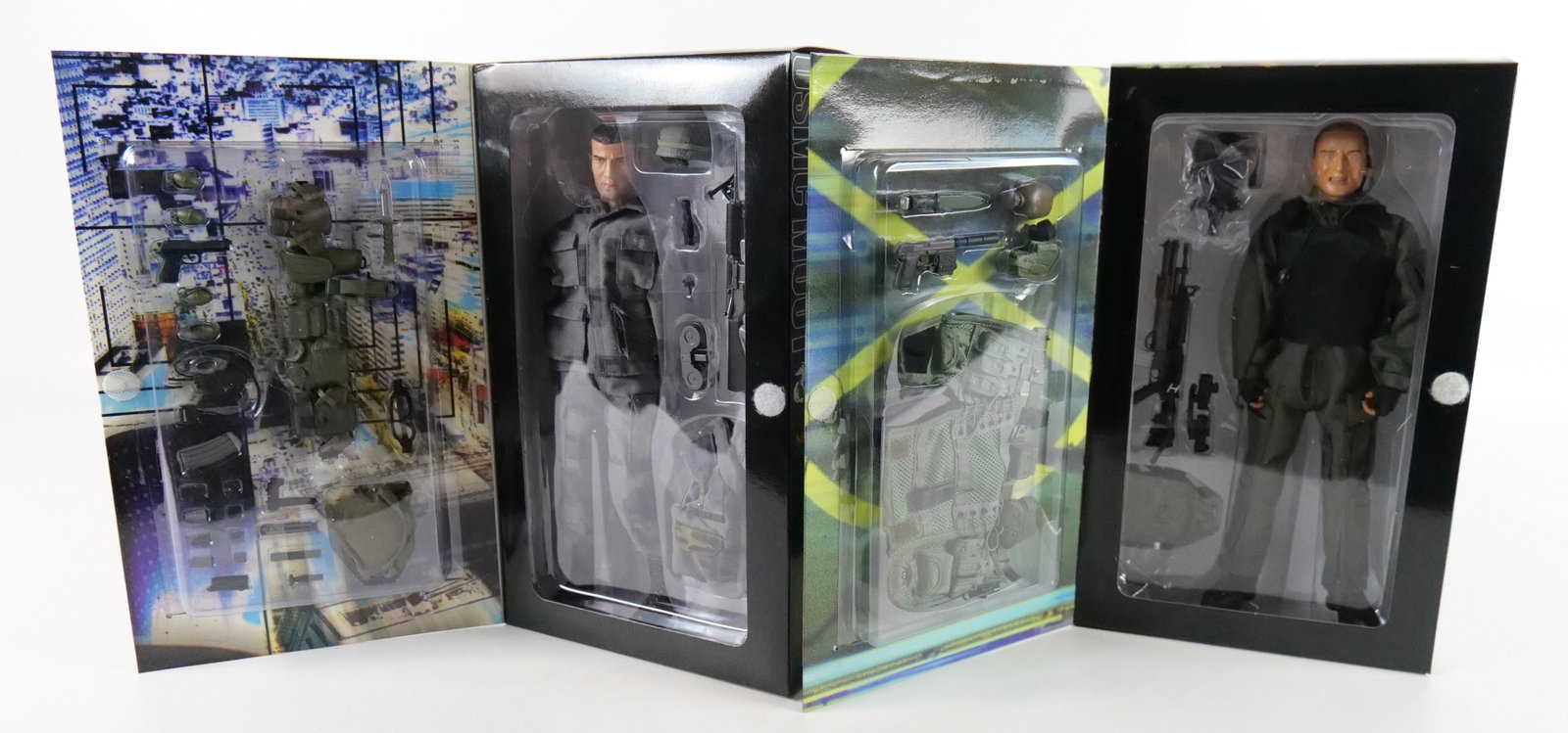 Lot of 2 Dragon Full Gear Action Figures: Lot of 2 Dragon Full Gear Action Figures including USMC Mout "Duane" and US Naval Special Warfare Development Group Devgru - Night Ops "Shane". Both new in boxes. All invoices must be paid within 24 h