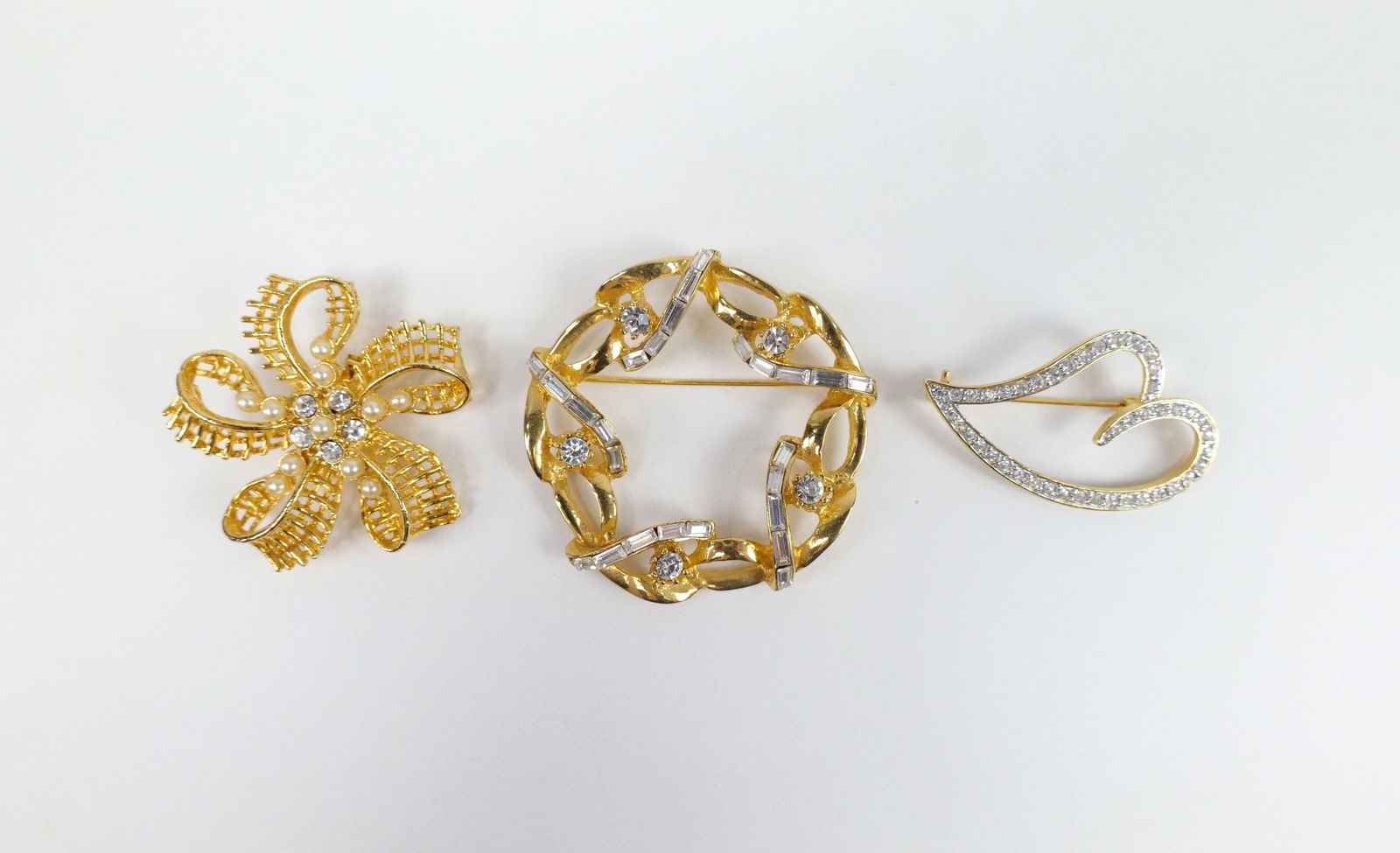 Trio of Gold Tone Brooches (1 of 15)