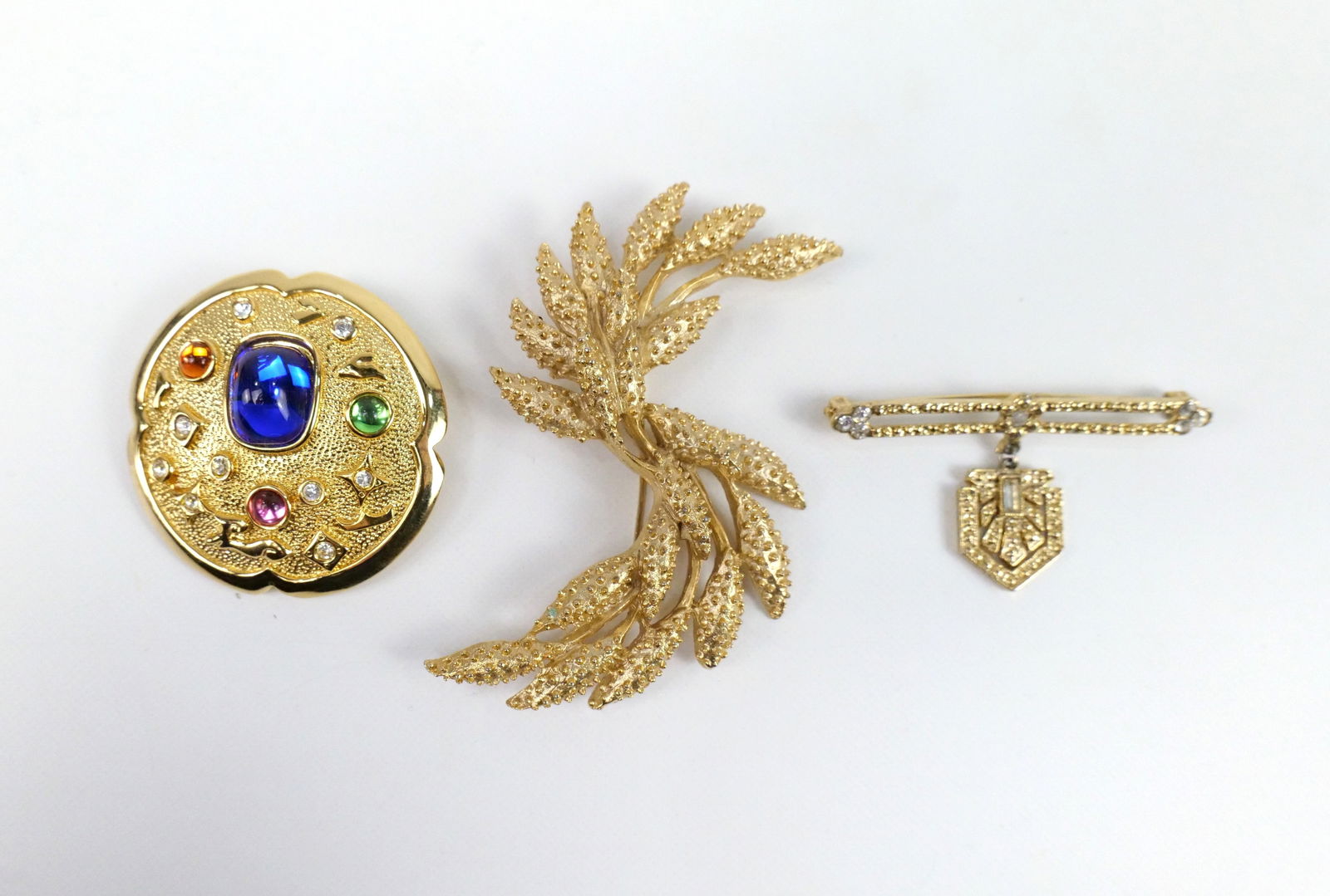 Trio of Gold Tone Brooches (1 of 17)