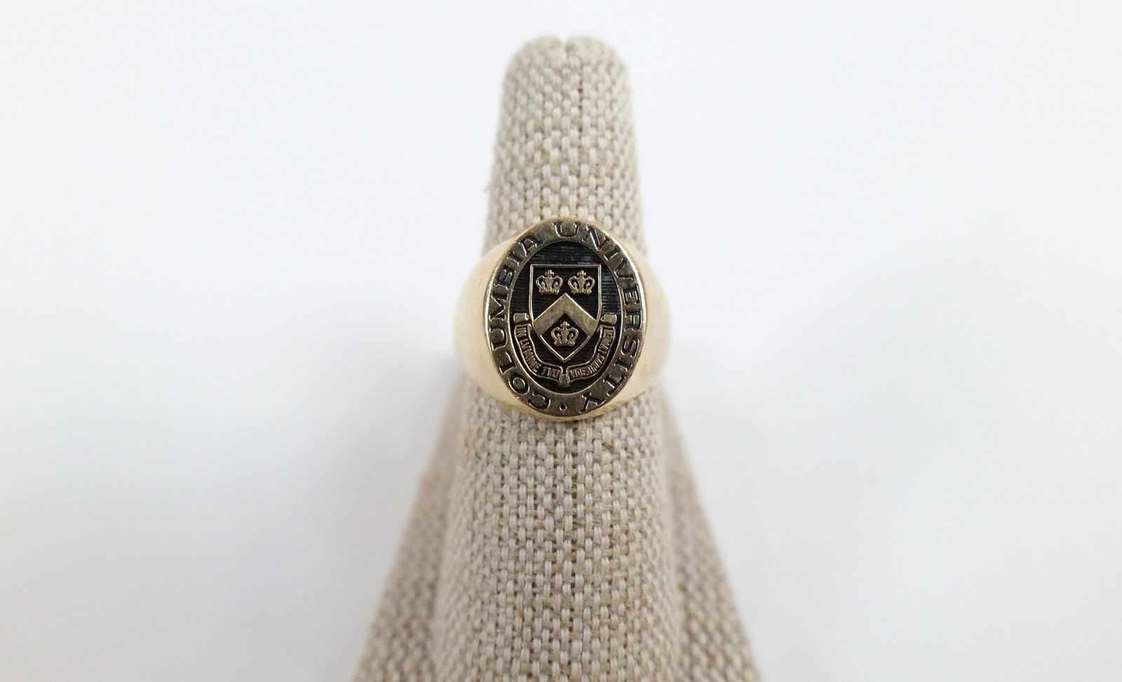 Vintage 1973 10K Columbia University Signet Ring (1 of 8)