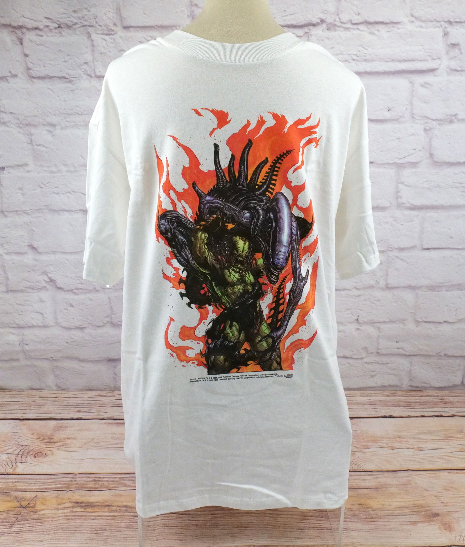 Vintage Alien vs. Predator Tee Shirt - Comic Images (1 of 7)