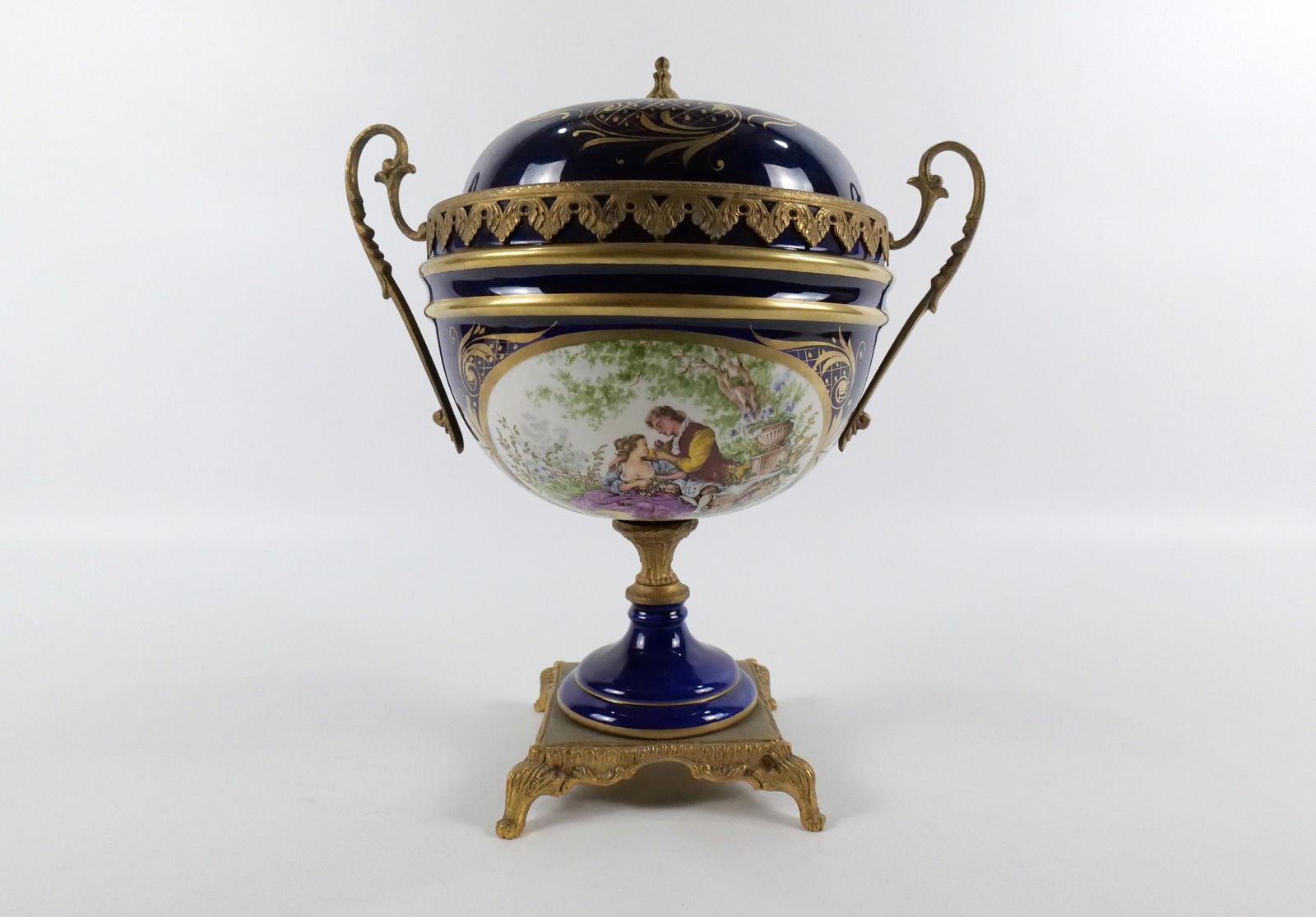Limoges Style Center Compote with Lid (1 of 8)