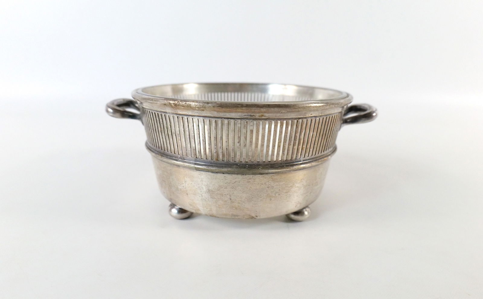Gorham Silverplated Wine Casket: Gorham Silverplated Wine Casket. Measures 3.5" tall x 8.5" wide. All invoices must be paid within 24 hours of the sale. We offer multiple shipping options please read the shipping terms to understand
