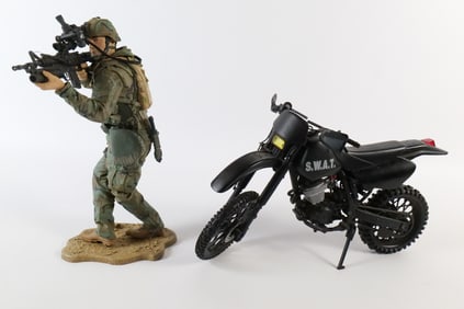 Group of Loose Figures