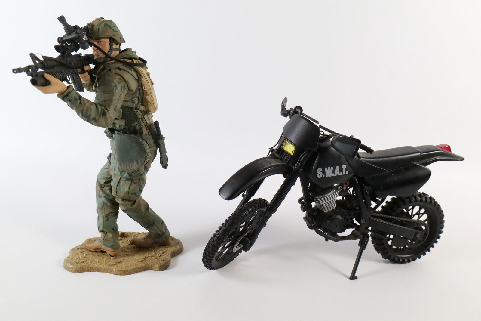 Group of Loose Figures (1 of 17)