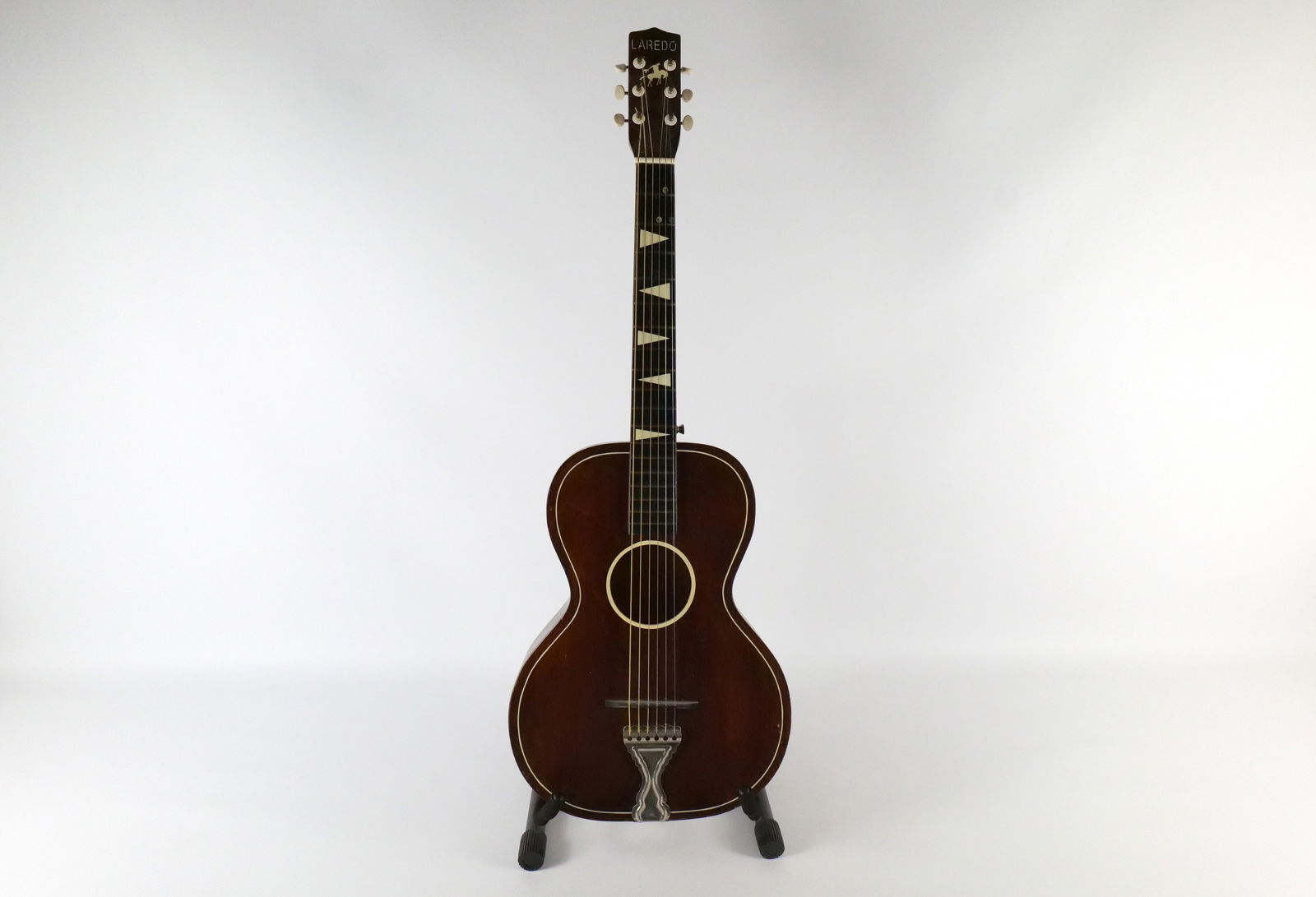 Laredo Acoustic Guitar (1 of 18)