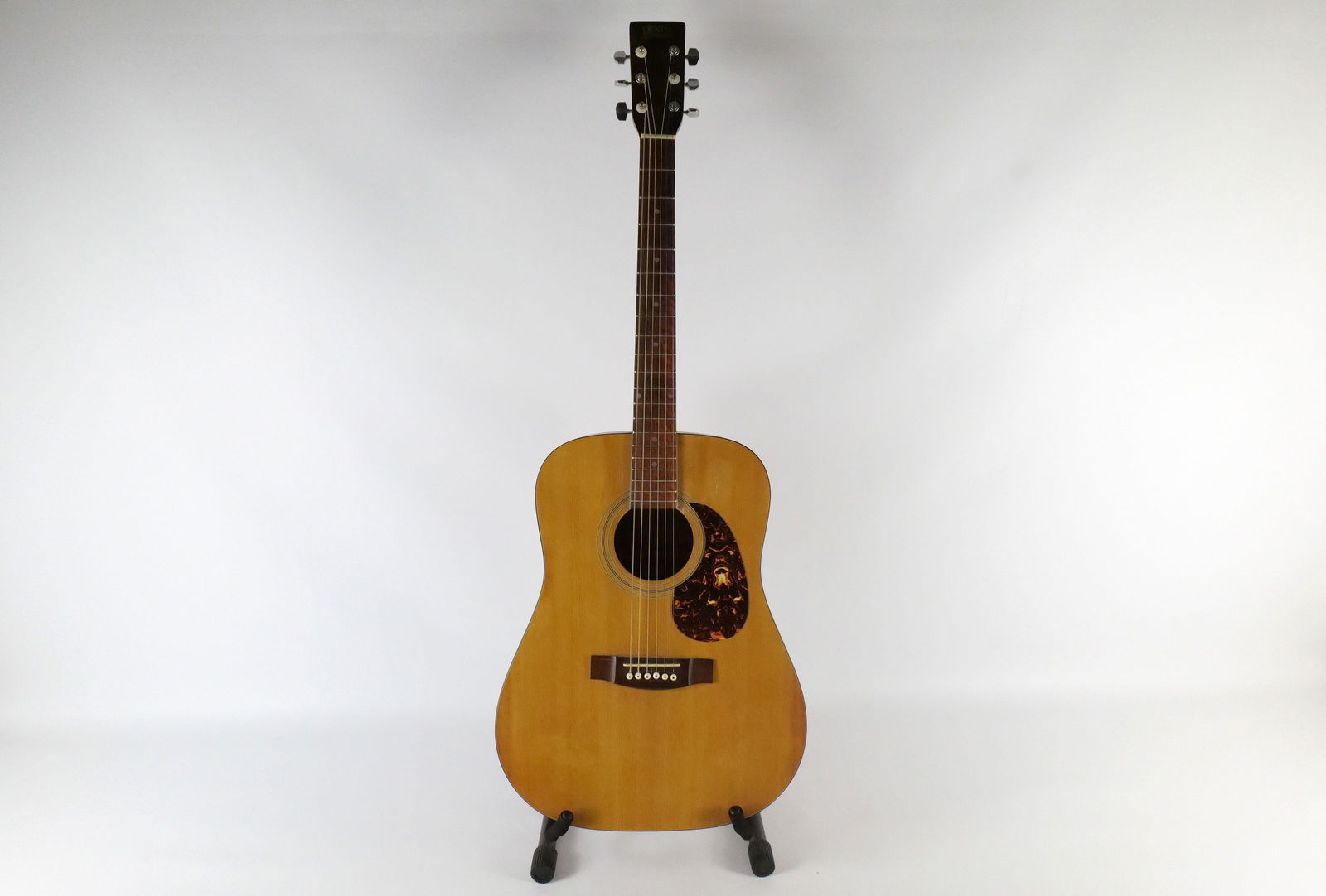 Bently Acoustic Guitar (1 of 19)