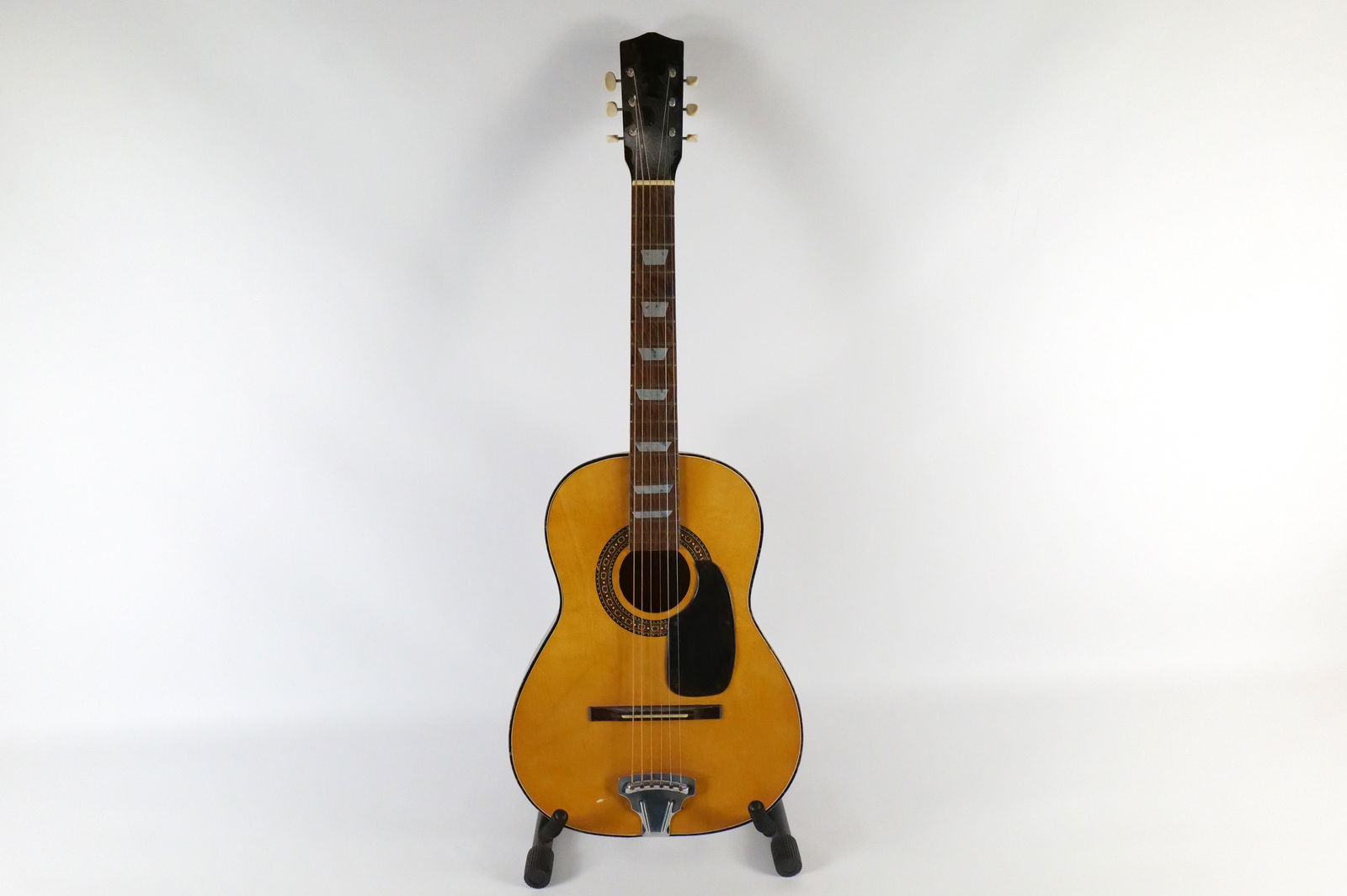 Six String Acoustic Guitar (1 of 20)