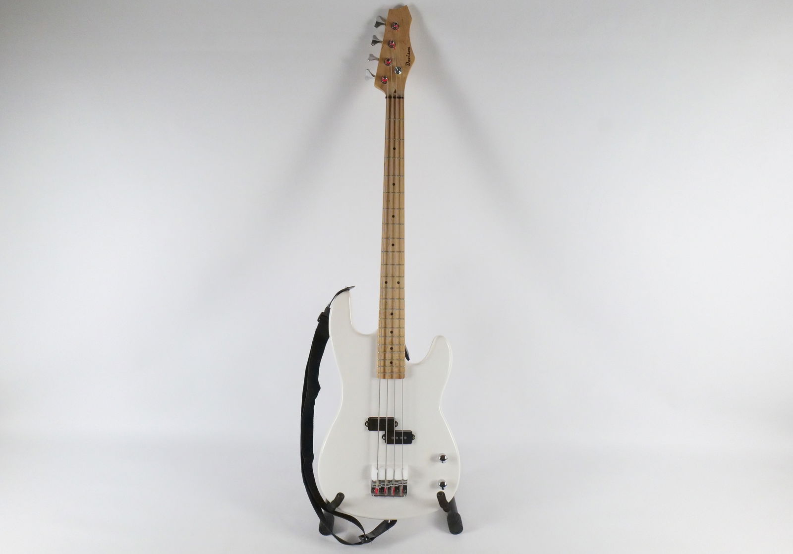 Davison Four String Electric Bass Guitar (1 of 17)