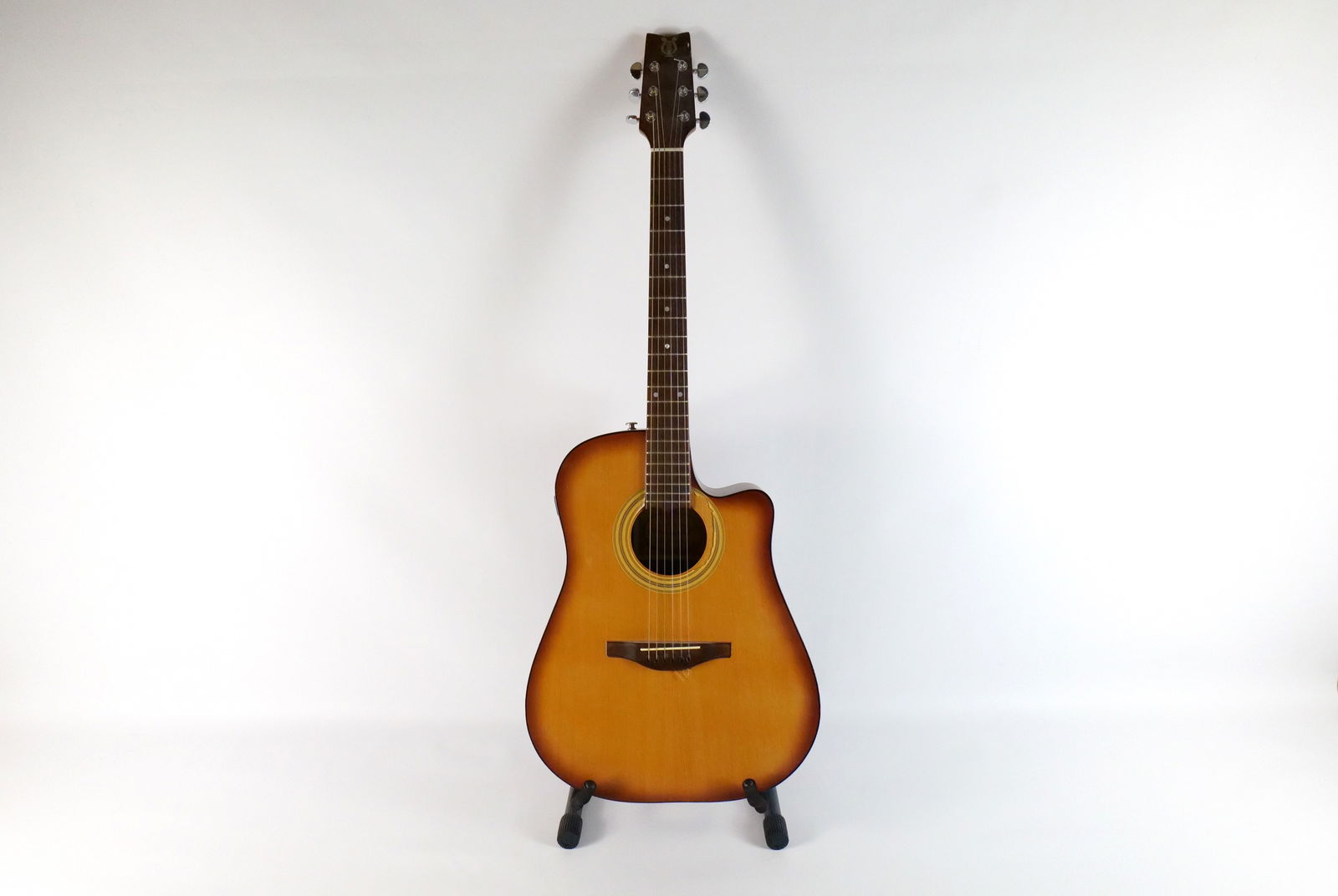 Antigua Casa Nunez Acoustic Guitar (1 of 20)