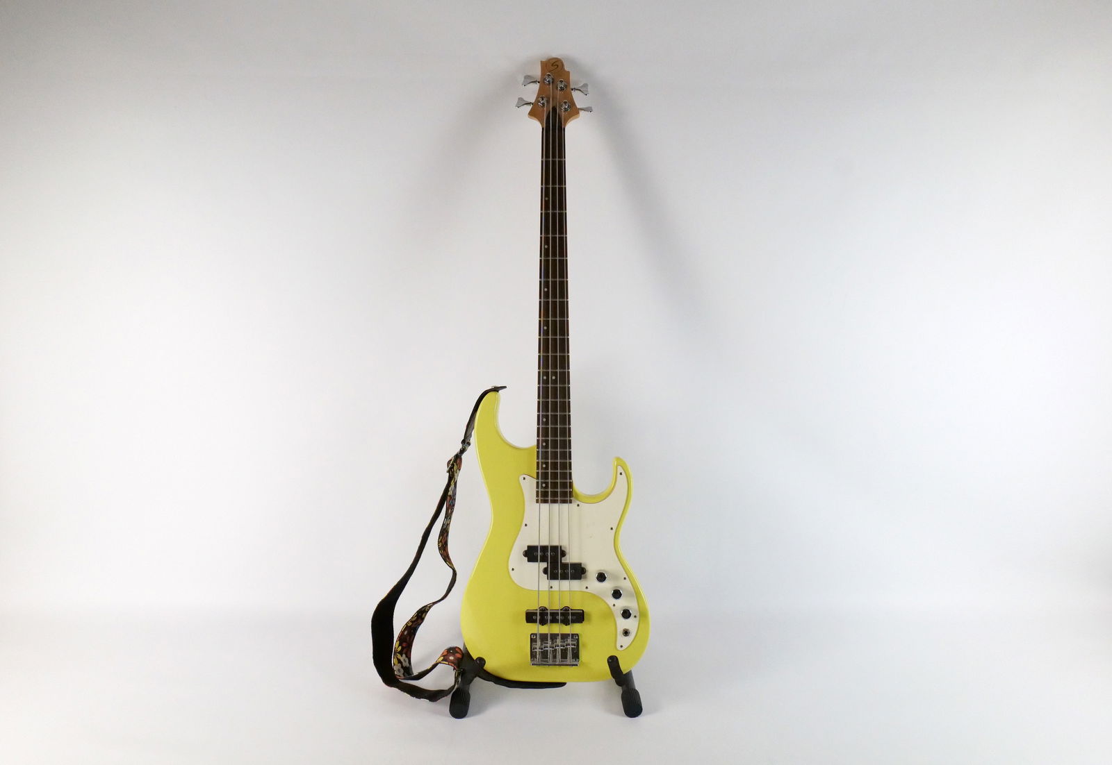 Corsair Greg Bennett Design Electric Bass Guitar (1 of 16)