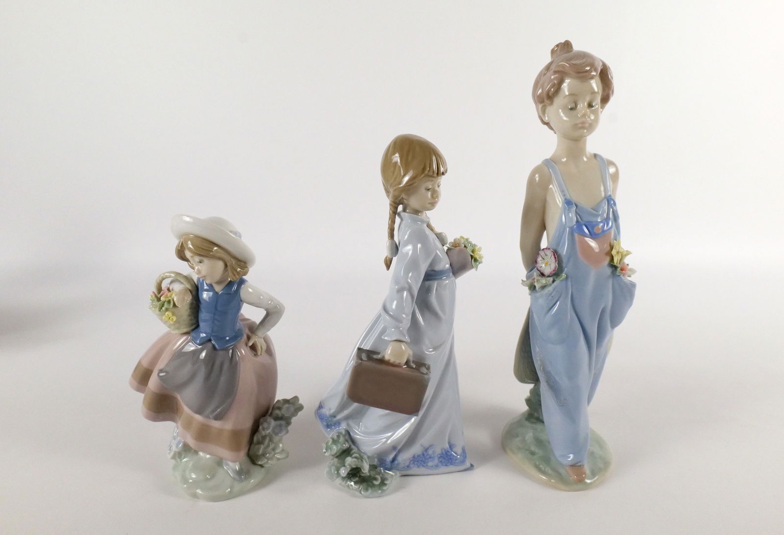 Lot of 3 AS-IS Lladro Figurines (1 of 17)