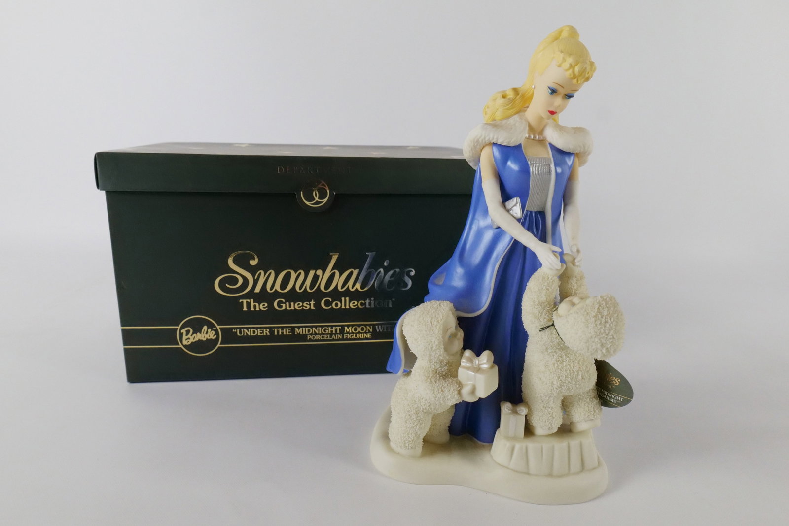 Snowbabies "Under the Midnight Moon with Barbie": Dept. 56 Snowbabies "Under the Midnight Moon with Barbie" Figurine. Measures 9" tall x 6" wide. Comes with box and COA. All invoices must be paid within 24 hours of the sale. We offer multiple shippin