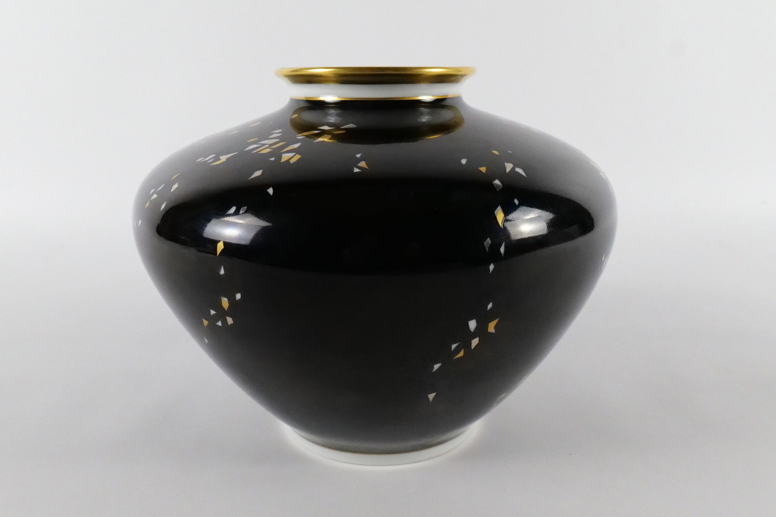 KPM Germany Abstract/Geometric Pattern Vase (1 of 9)