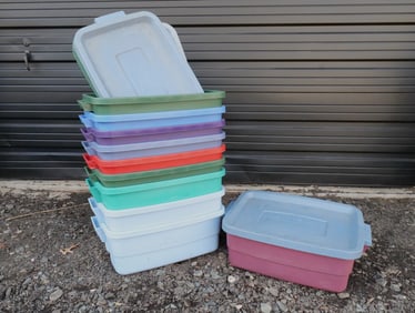 Lot of 10 Rubbermaid 10 Gallon Storage Bins