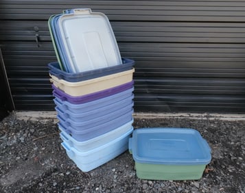 Lot of 10 Rubbermaid 10 Gallon Storage Bins