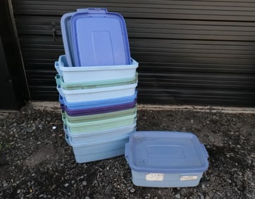 Lot of 10 Rubbermaid 10 Gallon Storage Bins