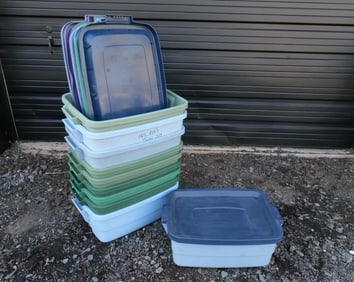 Lot of 10 Rubbermaid 10 Gallon Storage Bins