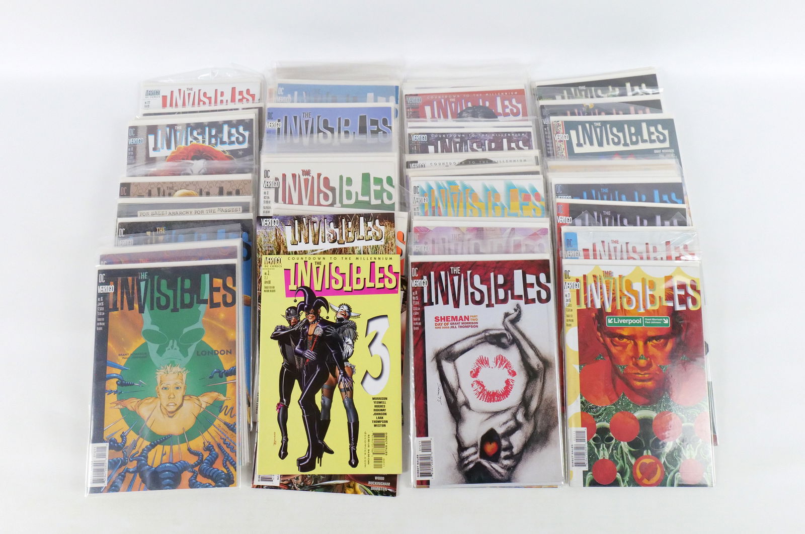 Lot of DC Vertigo Invisibles Comics (1 of 6)