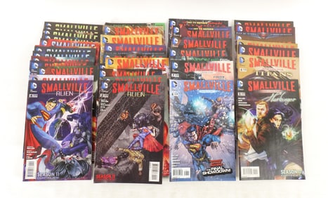 Lot of Smallville Season 11 Comics