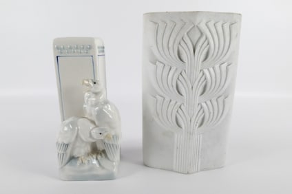 Lot of 2 Vases