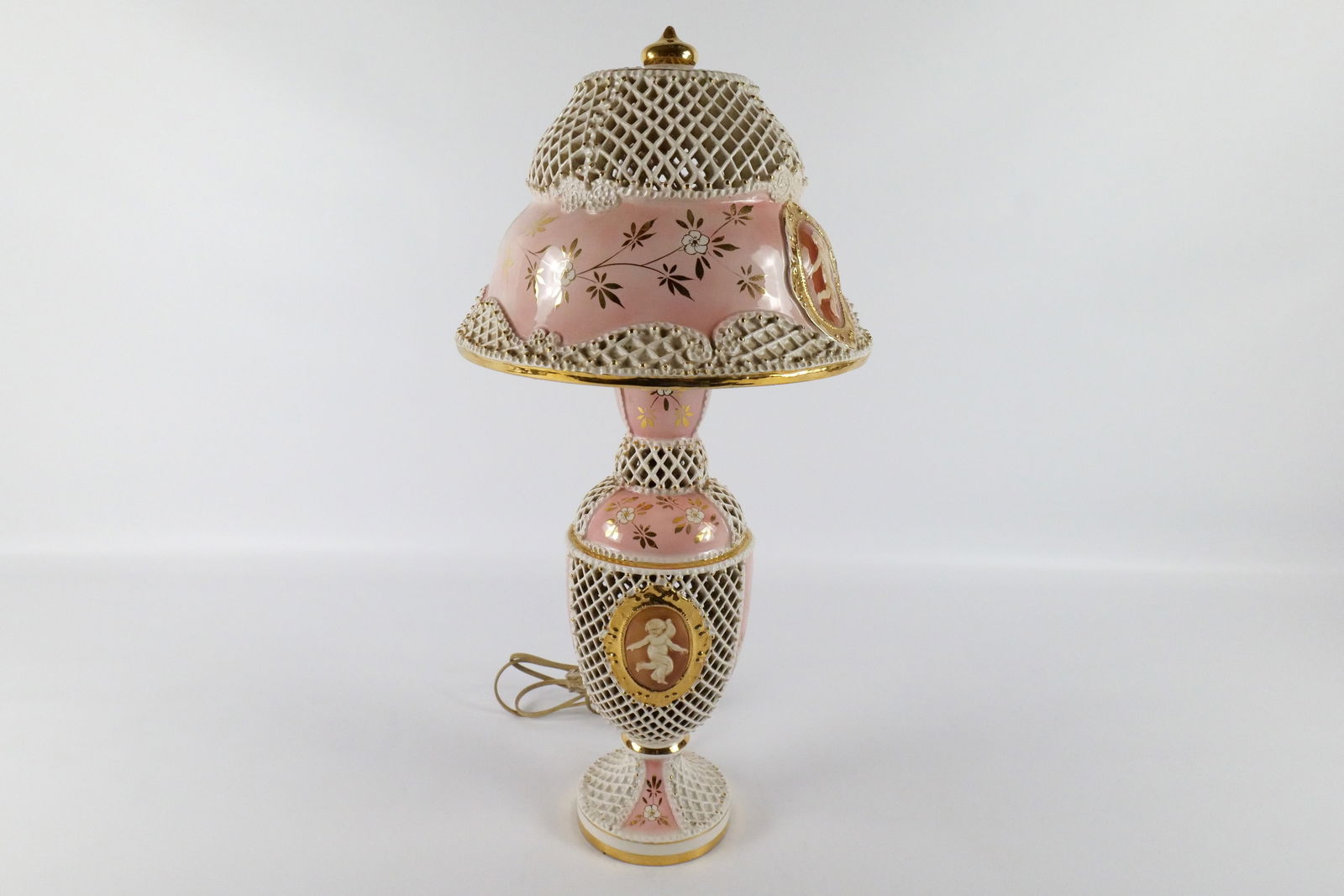 Vintage Capodimonte Style Porcelain Lamp: Vintage Capodimonte Style Porcelain Lamp. Has a crack and repairs around the edge where the light goes. Also has a chip on the shade edge. Measures 21" tall x 11" wide. All invoices must be paid withi