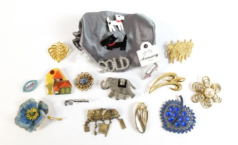 16 Mixed Costume Brooches