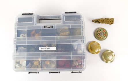 465 Antique, Vintage, and Modern Buttons