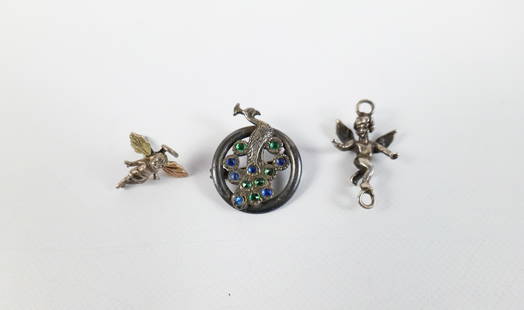 Group of Small Vintage and Antique Sterling Jewelry : Group of Small Vintage and Antique Sterling Jewelry. The lot includes a mix of vintage and antique sterling jewelry. featuring s 1'' round Edwardian sterling pierced peacock brooch with rose cut green