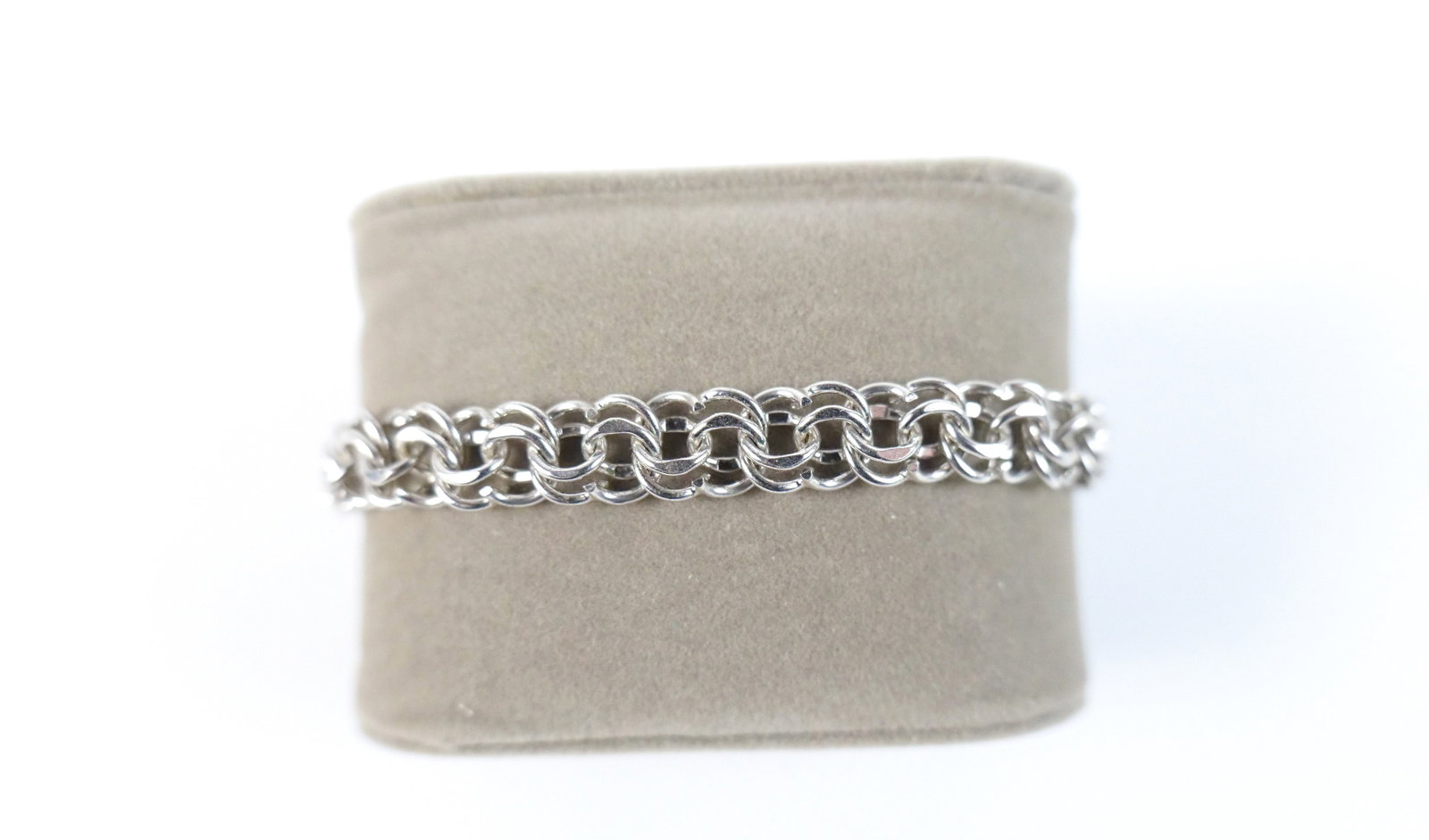 Vintage Charm Bracelet by American Sterling: Vintage Charm Bracelet by American Sterling. The lot includes a 7.5'' long double round link charm bracelet by American Sterling with a tongue closure and a safety chain. The bracelet has no charms. U