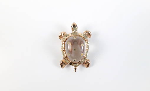 1940s Sterling Coro Jelly Belly Turtle Fur Clip: 1940s Sterling Coro Jelly Belly Turtle Fur Clip. The lot includes a vintage 1940s 1.03'' x 1.51'' rose gold vermeil sterling Coro Craft "Jelly Belly" fur clip in the form of a turtle with a rhinestone