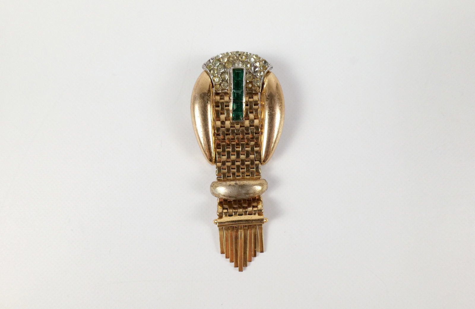Vintage 1940s Fur Clip by Kreisler : Vintage 1940s Fur Clip by Kreisler. The lot includes a vintage 1940s 2.78'' x 1.14'' gold vermeil fur clip by Kreisler i the form of a buckle with hanging fringe and rhinestone accents with a hinged d