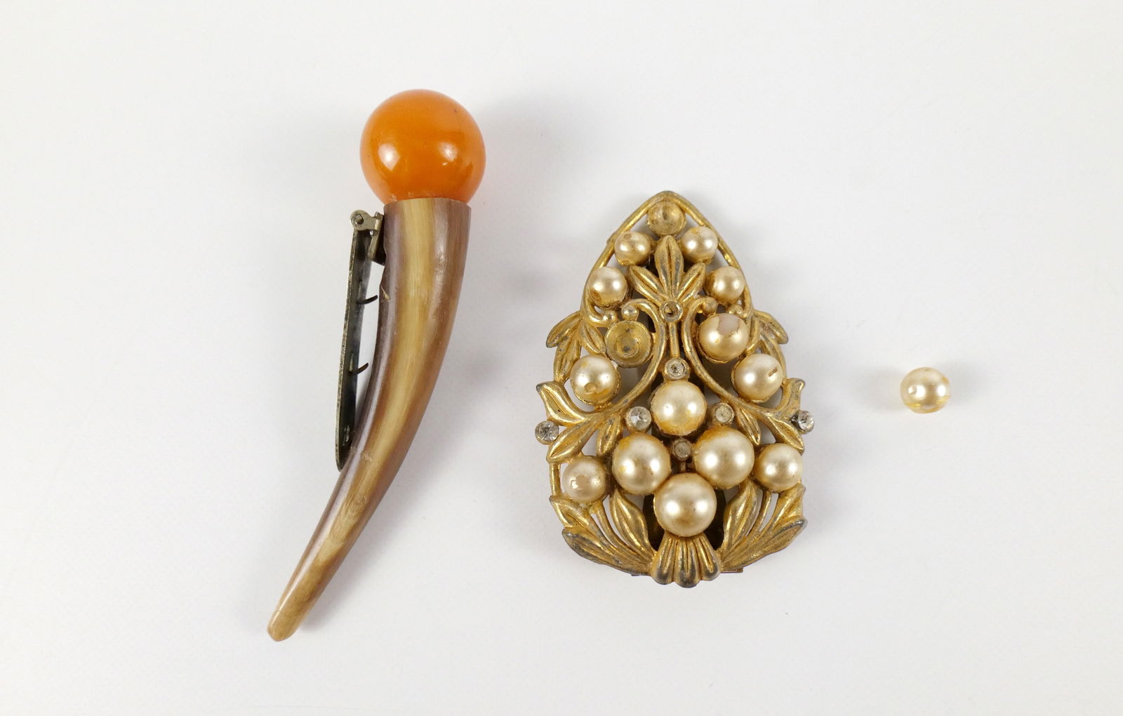 Pair of Vintage 1940s Dress Clips (1 of 10)