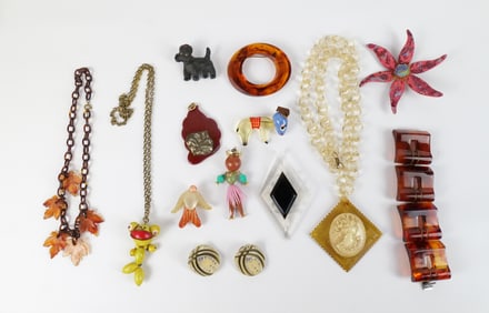 Mixed Vintage 1940s/50s Plastic and Celluloid Jewelry