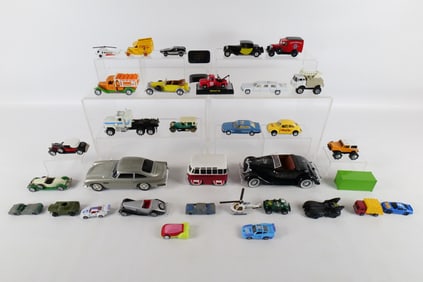 Lot of Loose Mixed Scale Plastic and Diecast Cars
