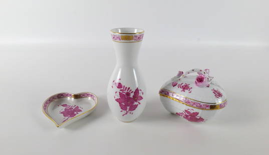Lot of 3 Herend Hand Painted Porcelain Raspberry Pieces: Lot of 3 Herend Hand Painted Porcelain Raspberry Pieces. Including Covered Dresser Box, Bud Vase, and Heart Jewelry Tray. Largest measures 6" tall. All invoices must be paid within 24 hours of the sal