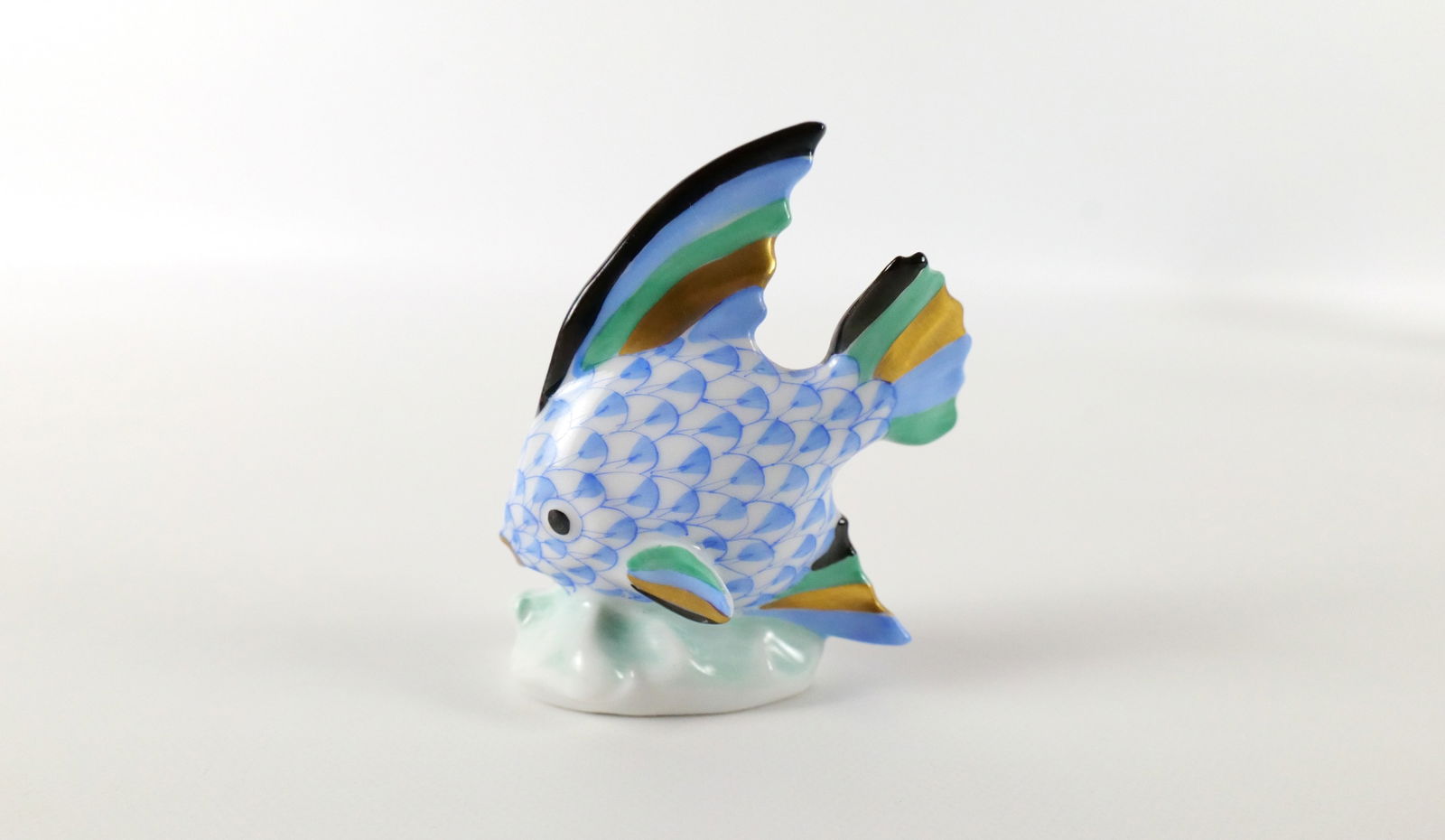 Herend Fishnet Porcelain Tropical Fish Figurine (1 of 6)