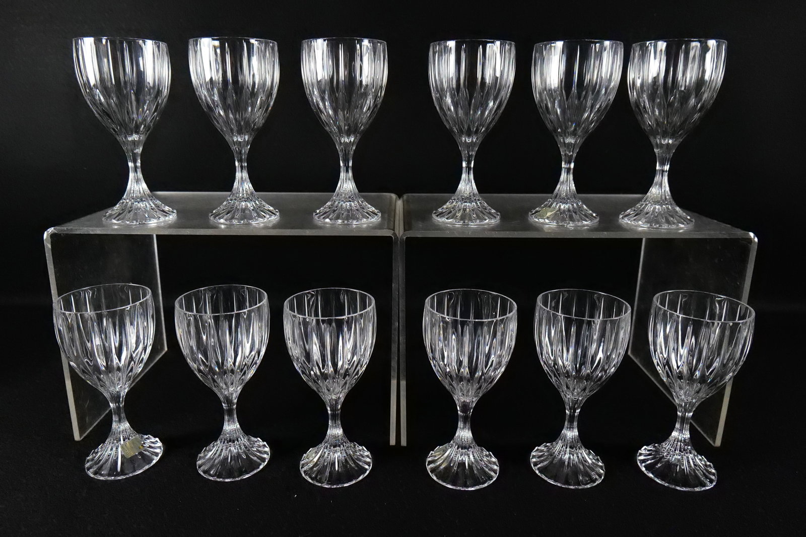 Set of 12 Mikasa Wine Glasses: Set of 12 Mikasa Wine Glasses - Park Lane Pattern. Some have original tag on them. Measures 7" tall. All invoices must be paid within 24 hours of the sale. We offer multiple shipping options please re