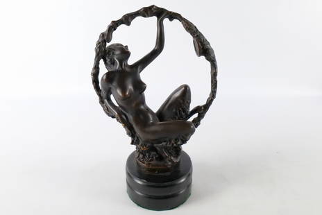 Bronze Statue Art Deco Woman: Bronze Statue. Depicting Art Deco Woman. After George Omerth. Chip on marble base. Measures 10" tall x 6.5" wide. All invoices must be paid within 24 hours of the sale. We offer multiple shipping opti