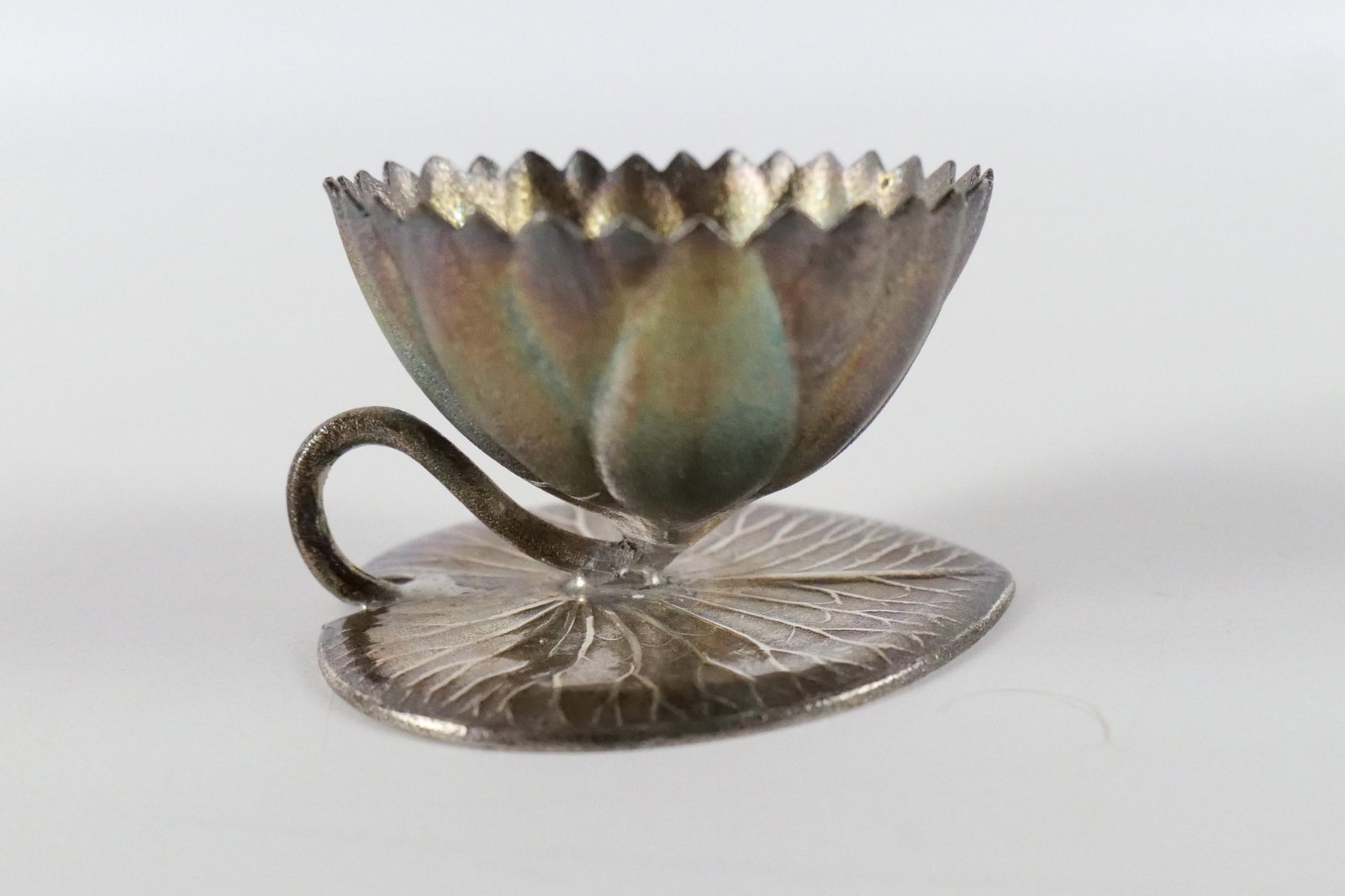 Sterling Lily Shaped Salt Cellar on Lily Pad Base: Sterling Lily Shaped Salt Cellar on Lily Pad Base. Measures 1.25" tall x 2" wide. All invoices must be paid within 24 hours of the sale. We offer multiple shipping options please read the shipping ter