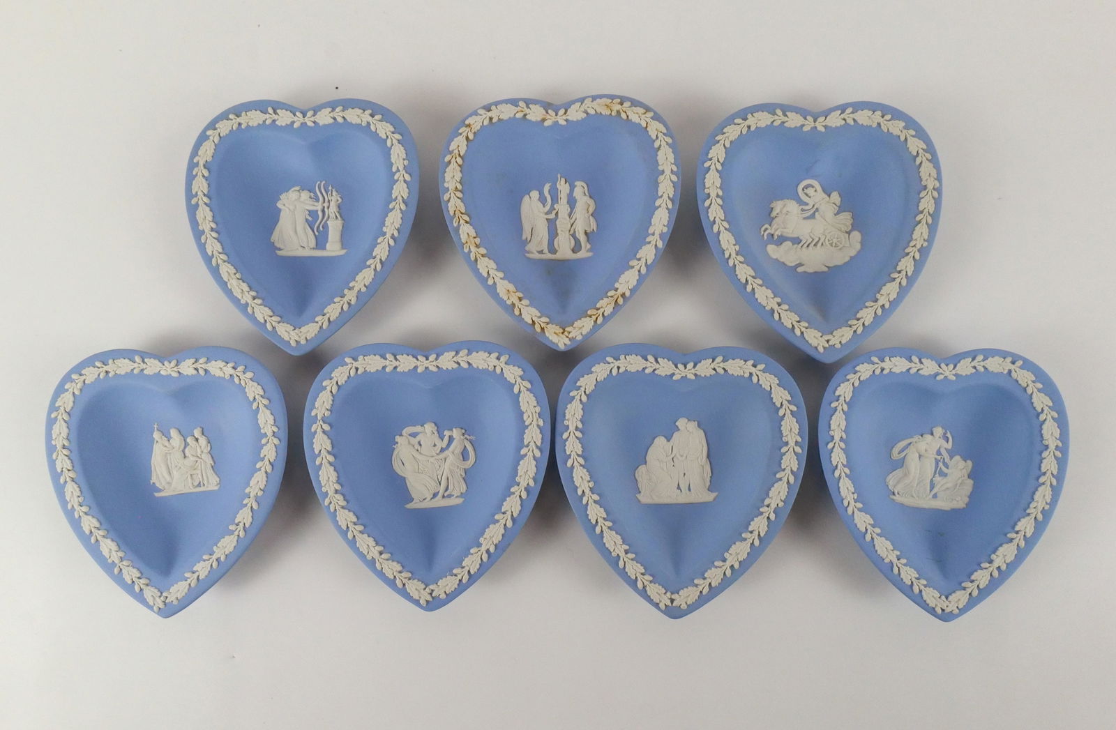 Lot of 7 Wedgwood Blue Jasperware Heart Shaped Trinket Dishes: Lot of 7 Wedgwood Blue Jasperware Heart Shaped Trinket Dishes. All depicting Neoclassical Scenes. Measures 4.5". All invoices must be paid within 24 hours of the sale. We offer multiple shipping optio