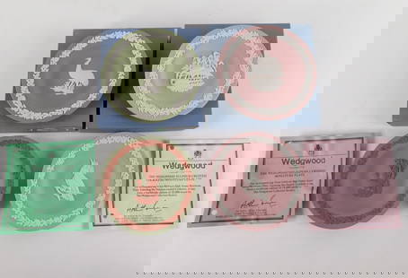 Lot of 4 Jasperware Bird Small Round Dishes: Lot of 4 Jasperware Bird Small Round Dishes. Including Pink Jasperware Flamingo, Pink Jasperware Cockatoo, Sage Green Jasperware Emu, and Terra Cotta on Sage Green Lyre Bird. Two plates come with