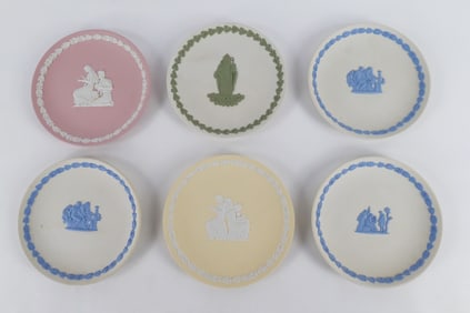 Lot of 6 Wedgwood Jasperware Plates