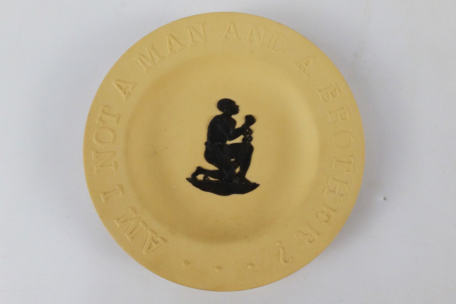 Vintage Wedgwood Black on Cane Jasperware Anti-Slavery Abolitionist Dish: Vintage Wedgwood Black on Cane Jasperware Anti-Slavery Abolitionist Dish. "Am I Not a Man and a Brother?" Measures 4.5" diameter. All invoices must be paid within 24 hours of the sale. We offer multip
