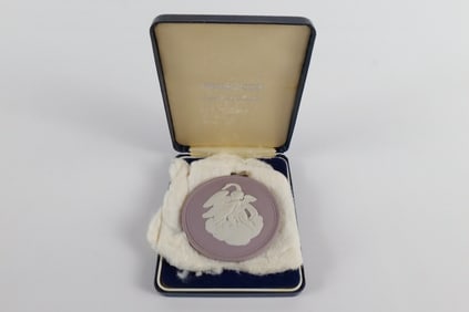 Wedgwood Lilac and White Jasperware Pendant Necklace