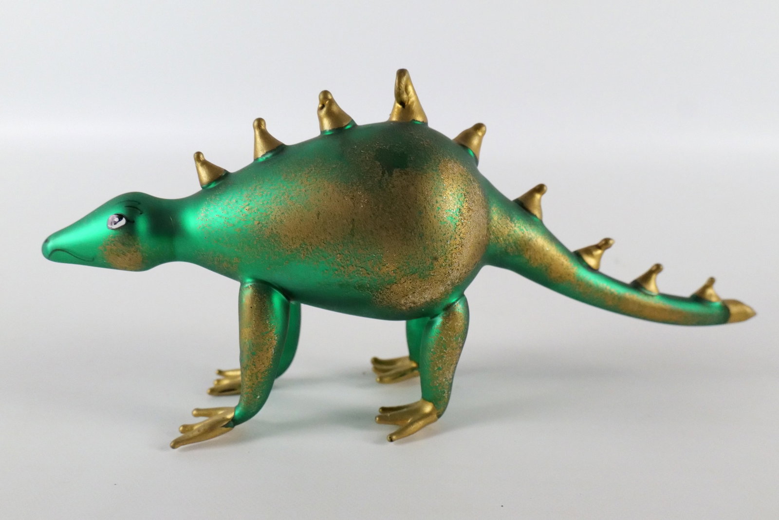 Christopher Radko Wintersaurus Dinosaur Ornament: Christopher Radko Wintersaurus Dinosaur Ornament. Measures 9.5" long. All invoices must be paid within 24 hours of the sale. We offer multiple shipping options, please read the terms as they have chan