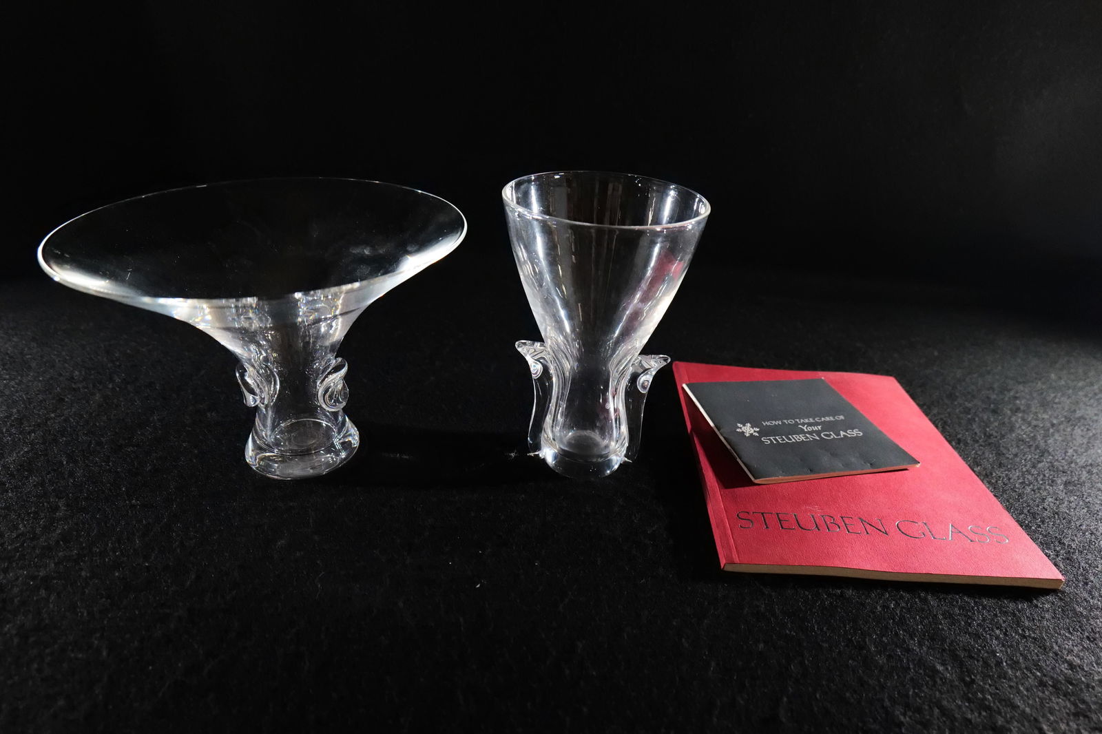 Lot of 2 Pieces of Steuben Glass Vases (1 of 14)